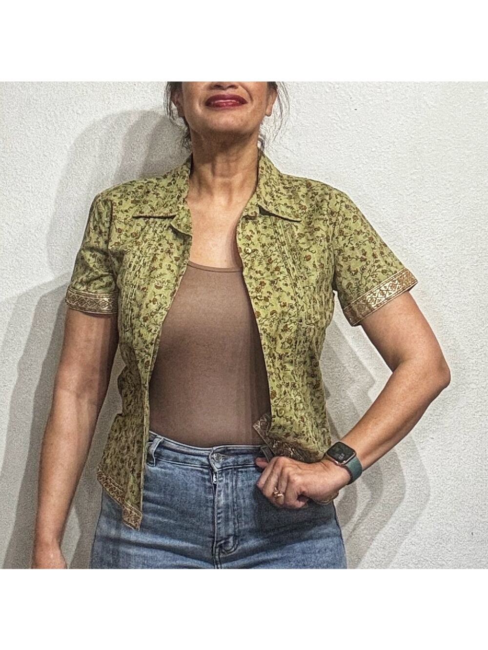 Sugar Green Floral Short Sleeve Gold Trim Button Down Sz M